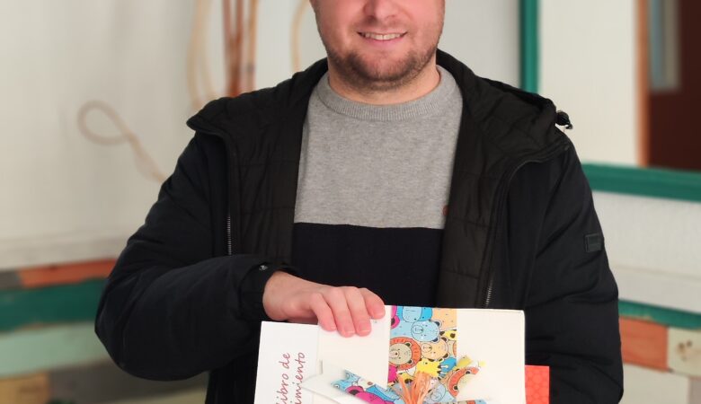 La Concejalía de Infancia y Cultura de Suances hace entrega de los lotes de libros de la Campaña municipal “Nacidos para leer”