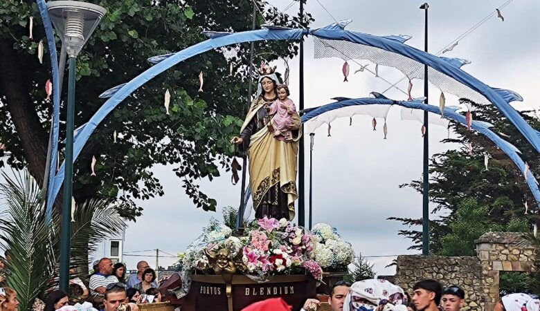 Suances honró a su patrona, la Virgen del Carmen, con los tradicionales actos religiosos y la procesión marítimo-terrestre